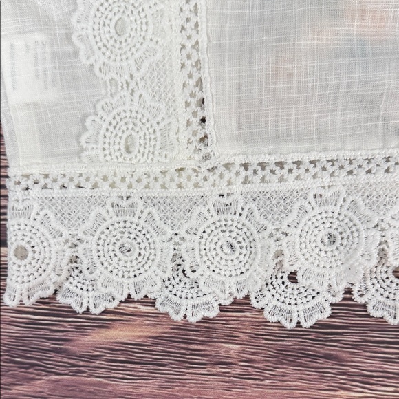 SHEIN Gorgeous White Floral Embroidered Crocheted Shift Blouse NWOT 100% Cotton - Picture 5 of 13